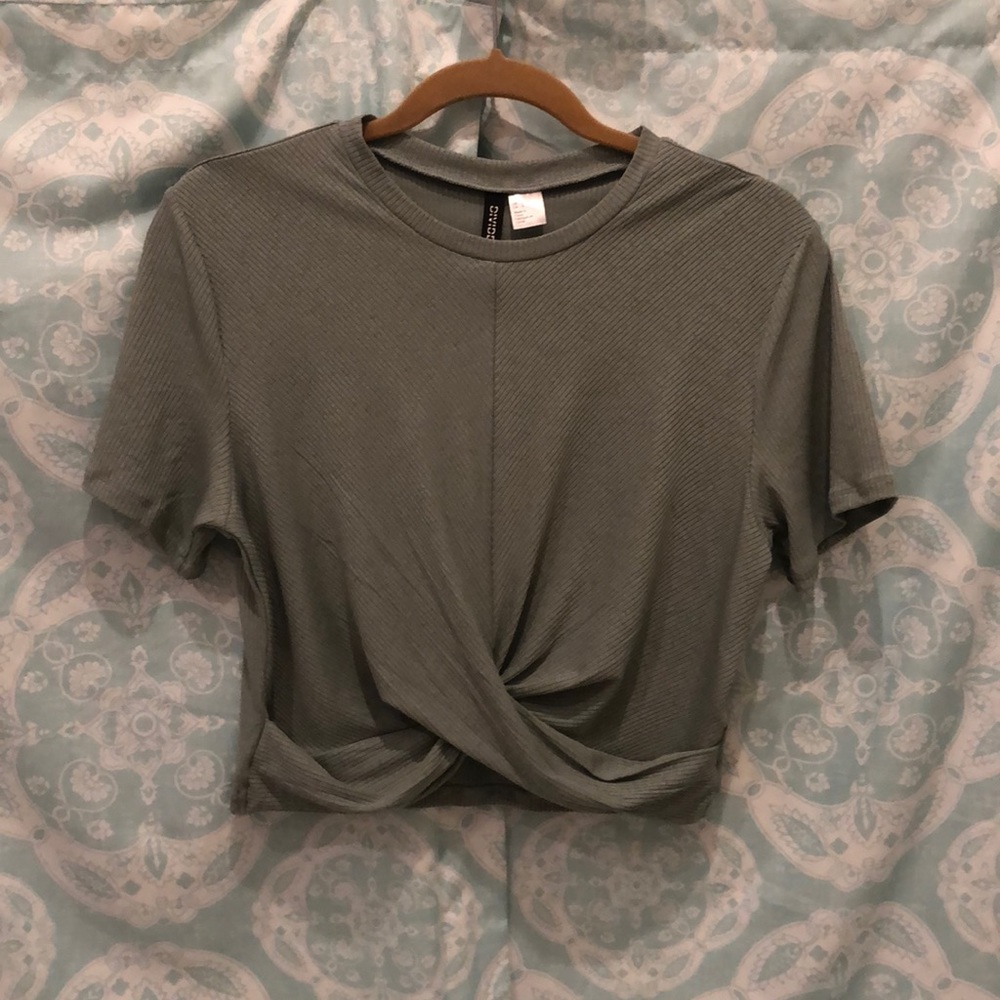 Light wash green, cropped workout top